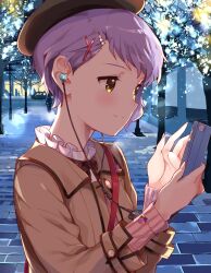 Rule 34 | 1girl, black bow, black bowtie, blush, bow, bowtie, brick floor, brown hat, brown jacket, cellphone, check commentary, commentary request, eyelashes, frilled shirt collar, frills, hair ornament, hairclip, hand up, hat, highres, holding, holding phone, idolmaster, idolmaster million live!, idolmaster million live! theater days, in-ear earphones, jacket, light smile, long sleeves, looking at another, makabe mizuki, night, official alternate costume, official alternate hairstyle, outdoors, phone, pink sweater, private dress (idolmaster million live!), purple hair, short hair, sidewalk, single sidelock, smartphone, solo, stone walkway, sweater, tetsujin momoko, tree, upper body, wavy hair, yellow eyes