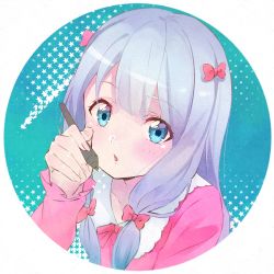 Rule 34 | 1girl, anxflower, blue eyes, blush, bow, collarbone, eromanga sensei, hair bow, holding, holding pen, izumi sagiri, long hair, long sleeves, looking at viewer, open mouth, pen, pink bow, pink hair, round image, silver hair, solo, upper body, white background
