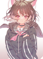 Rule 34 | 1girl, absurdres, animal ears, black choker, black hair, black jacket, blue archive, blush, cat ears, choker, closed mouth, colored inner hair, extra ears, gradient background, halo, highres, hood, hood down, hooded jacket, jacket, kazusa (blue archive), long sleeves, looking at viewer, multicolored hair, pink hair, pink halo, red eyes, short hair, smile, solo, torano, upper body