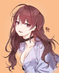 Rule 34 | 1girl, ahoge, blue eyes, breasts, brown hair, choker, cleavage, collarbone, commentary request, grey shirt, highres, ichinose shiki, idolmaster, idolmaster cinderella girls, large breasts, long hair, looking at viewer, messy hair, open mouth, orange background, shirt, simple background, smile, solo, tanu0706, translation request