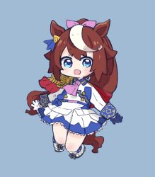 Rule 34 | 1girl, :d, animal ears, ascot, asymmetrical gloves, blue background, blue eyes, blue gloves, blush, boots, brown hair, chibi, commentary, epaulettes, full body, gloves, hair between eyes, hair ribbon, highres, horse ears, horse girl, horse tail, jacket, long hair, looking at viewer, mismatched gloves, multicolored hair, nozo (hitomiz), open mouth, pink ascot, pink ribbon, pleated skirt, ponytail, ribbon, simple background, single epaulette, skirt, smile, solo, streaked hair, tail, tokai teio (umamusume), umamusume, very long hair, white footwear, white gloves, white hair, white jacket, white skirt