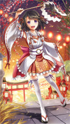 Rule 34 | 1girl, black hair, breasts, commentary request, detached sleeves, female focus, frilled shirt, frills, full body, gohei, lantern, looking at viewer, medium breasts, natsuya (kuttuki), nontraditional miko, obi, open mouth, paper lantern, purple eyes, purple ribbon, red skirt, ribbon, ribbon-trimmed legwear, ribbon-trimmed sleeves, ribbon trim, sandals, sash, shirt, short hair, skirt, smile, solo, standing, standing on one leg, thighhighs, torii, venus blade, white sash, white sleeves, white thighhighs, zouri