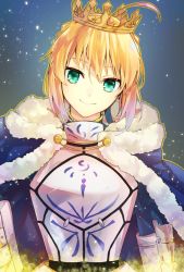 Rule 34 | 1girl, ahoge, armor, artoria pendragon (fate), blonde hair, blue background, cape, closed mouth, crown, fate/stay night, fate (series), fur trim, green eyes, highres, looking at viewer, saber (fate), short hair, smile, solo, tomozero