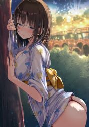 1girl against_tree ass backlighting blue_eyes blurry blurry_background blush breast_press breasts brown_hair closed_mouth clothes_lift commentary_request cowboy_shot crowd dutch_angle fireworks floral_print from_side highres japanese_clothes kimono kimono_lift leaning_forward looking_at_viewer looking_to_the_side mappaninatta medium_breasts medium_hair mole mole_under_mouth night night_sky nose_blush obi original outdoors print_kimono sash sideways_glance sky solo_focus summer_festival tearing_up thong tree underwear wide_sleeves yukata