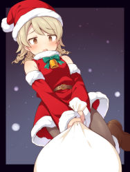 1girl bad_id bad_pixiv_id belt blonde_hair blush brown_eyes christmas detached_sleeves drill_hair fur_trim hat holding idolmaster idolmaster_cinderella_girls medium_hair morikubo_nono pantyhose sack santa_costume santa_hat simple_background sleeveless snowing solo uccow