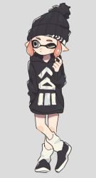 Rule 34 | 1girl, bad id, bad twitter id, beanie, black hat, black shirt, blue eyes, blunt bangs, closed mouth, commentary, commentary request, crossed legs, full body, gomi (kaiwaresan44), grey background, hand in pocket, hat, holding, holding hair, hood, hoodie, inkling, inkling girl, inkling player character, light frown, long sleeves, looking to the side, nintendo, one eye closed, pink hair, pointy ears, print shirt, shirt, short hair, simple background, solo, splatoon (series), splatoon 2, standing, tentacle hair