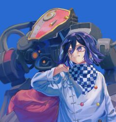 1boy blue_background buttons checkered_clothes checkered_scarf closed_mouth commentary_request danganronpa_(series) danganronpa_v3:_killing_harmony exisal flipped_hair foca_(sello20582612) hair_between_eyes highres holding holding_jacket holding_unworn_clothes jacket jacket_over_shoulder long_sleeves machine male_focus mecha multicolored_buttons oma_kokichi purple_eyes purple_hair robot scarf short_hair simple_background smile straitjacket two-tone_scarf unworn_jacket upper_body