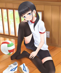 Rule 34 | 1girl, ball, black hair, black shorts, black thighhighs, blue eyes, blush, closed mouth, electrical outlet, gym uniform, hand on own knee, head tilt, highres, okiru, original, shirt, shoes, short sleeves, shorts, sitting, smile, sneakers, solo, spread legs, thighhighs, twintails, unworn footwear, unworn shoes, volleyball (object), white shirt, window, wooden wall