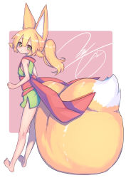 Rule 34 | 1girl, absurdres, akatsuki urara, animal ear fluff, animal ears, barefoot, blonde hair, blunt bangs, blush, fluffy, fox ears, fox girl, fox tail, fukutchi, green eyes, hair between eyes, highres, japanese clothes, kimono, large tail, leaning back, looking back, original, ponytail, simple background, solo, standing, tail, thick eyebrows