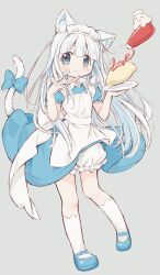 1girl :3 absurdres animal_ear_fluff animal_ears apron back_bow bloomers blue_bow blue_dress blue_eyes blue_footwear blue_hair blush bow cat_ears cat_girl cat_tail closed_mouth collared_dress commentary_request creature dress food frilled_apron frills full_body grey_background highres hitode holding holding_knife holding_plate holding_spoon ketchup_bottle knife long_hair maid maid_headdress mary_janes omelet omurice original plate puffy_short_sleeves puffy_sleeves shoes short_sleeves simple_background socks solo spoon standing tail tail_bow tail_ornament tareme underwear white_apron white_bloomers white_bow white_socks