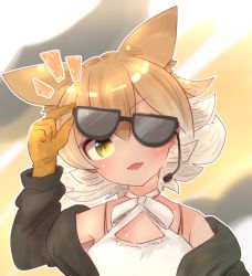 Rule 34 | 1girl, animal costume, animal ear fluff, animal ears, black jacket, blonde hair, coroha, coyote (kemono friends), wolf ears, gloves, jacket, kemono friends, kemono friends v project, looking at viewer, microphone, multicolored hair, open mouth, shirt, short hair, sleeveless, solo, sunglasses, virtual youtuber, white shirt, yellow eyes