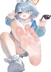 Rule 34 | 1girl, absurdres, arona (blue archive), barefoot, blue archive, blue eyes, blue hair, blue shirt, blush, choker, colored inner hair, dokomon, eyes visible through hair, unworn eyewear, feet, foot focus, full body, halo, highres, holding, holding removed eyewear, long sleeves, looking at viewer, multicolored hair, open mouth, pink hair, shirt, shoes, short hair, simple background, single shoe, skirt, soles, solo, sunglasses, toes, w, white background, white choker, white footwear, white skirt