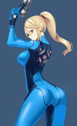 Rule 34 | 1girl, arched back, ass, blonde hair, blue background, blue bodysuit, blue eyes, bodysuit, breasts, cowboy shot, from side, gun, hair between eyes, legs apart, long hair, metroid, mole, mole under mouth, nintendo, open mouth, own hands together, ponytail, profile, ru (16857772), samus aran, sidelocks, simple background, skin tight, solo, standing, weapon, zero suit