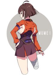 Rule 34 | 10s, 1girl, ahoge, back, bandages, breasts, brown hair, character name, cropped legs, from behind, hand on own hip, japanese clothes, koutetsujou no kabaneri, looking at viewer, looking back, medium breasts, miniskirt, mumei (kabaneri), red eyes, ribbon, short hair, sideboob, skirt, smile, solo, tubumi, white background