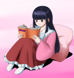 1girl black_eyes black_hair blouse blunt_bangs book bow bowtie brown_skirt closed_mouth commentary_request frilled_shirt_collar frilled_skirt frills full_body gradient_background hime_cut holding holding_book houraisan_kaguya inaba_akira_(artist) light_blush long_hair long_sleeves no_shoes oekaki open_book pillow pink_background pink_shirt reading shirt sidelocks sitting skirt smile socks solo touhou white_bow white_bowtie white_socks wide_sleeves