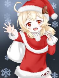 Rule 34 | ahoge, bad id, bad pixiv id, bag, blonde hair, child, genshin impact, gradient background, grey background, hat, holding, holding bag, klee (genshin impact), merry christmas, pointy ears, red hat, santa costume, santa hat, self-upload, simple background, solo, tagme, teeth, twintails, upper teeth only