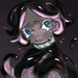 Rule 34 | 1girl, black eyes, colored eyelashes, commentary request, cookie run, crying, crying with eyes open, dark-skinned female, dark skin, highres, looking at viewer, monster girl, open mouth, petite ven, russian commentary, simple background, squid ink cookie, tears, tentacle hair, tentacles, upper body