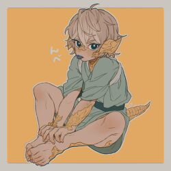 Rule 34 | 1boy, absurdres, au ra, barefoot, blue eyes, blue tongue, blush, border, child, colored tongue, dragon horns, dragon tail, final fantasy, final fantasy xiv, full body, grey hair, hair between eyes, highres, horns, knees apart feet together, looking at viewer, male focus, outline, short hair, sitting, solo, tail, tongue, tongue out, vxiv4v, white border, white outline, yellow background