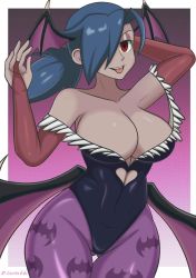 Rule 34 | 1girl, anne cavendish, black hair, breasts, bridal gauntlets, cleavage, cosplay, cowboy shot, hair over one eye, head wings, highres, large breasts, morrigan aensland, morrigan aensland (cosplay), ponytail, red eyes, scar, skullgirls, smile, solo, thigh gap, tongue, tongue out, valentine (skullgirls), vampire (game), wide hips, wings