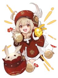 Rule 34 | 1girl, ahoge, blonde hair, brown gloves, clover, dress, flower, four-leaf clover, genshin impact, gloves, hat, hat feather, highres, holding, jumpy dumpty, klee (genshin impact), long sleeves, open mouth, pointy ears, red dress, red eyes, red headwear, simple background, tenchou (sakai), white background