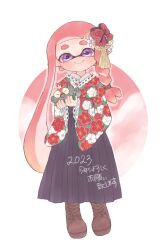 Rule 34 | 1girl, 2023, black footwear, blue eyes, blue hakama, blunt bangs, boots, braid, closed mouth, commentary, flag background, floral print, full body, hair ornament, hair tie, hakama, hakama skirt, high-waist skirt, highres, inkling, inkling girl, inkling player character, japanese clothes, japanese flag, kimono, kotoyoro, lace-trimmed sleeves, lace trim, long hair, long skirt, long sleeves, new year, nintendo, pink hair, print kimono, red kimono, remoneeed 22, side braid, skirt, smile, solo, splatoon (series), symbol-only commentary, tassel, tassel hair ornament, very long hair, white background, wide sleeves