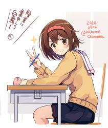 Rule 34 | &gt;:), 1girl, black skirt, blush, breasts, brown eyes, brown hair, cardigan, chair, cropped legs, dated, from side, hair between eyes, hairband, holding, holding pencil, kantai collection, long sleeves, looking at viewer, mechanical pencil, medium breasts, odawara hakone, one-hour drawing challenge, orange hairband, pencil, pencil case, pleated skirt, shiratsuyu (kancolle), short hair, skirt, smile, solo, star (symbol), twitter username, v, yellow cardigan