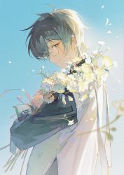 Rule 34 | 1boy, absurdres, black shirt, blue hair, blue sky, bouquet, cape, capelet, commentary, day, earclip, earrings, eyelashes, eyewear strap, falling petals, flower, glasses, glint, gradient hair, grey hair, hair between eyes, head tilt, highres, holding, holding bouquet, ike eveland, jewelry, long sleeves, looking at viewer, looking to the side, male focus, multicolored hair, nijisanji, nijisanji en, outdoors, parted lips, petals, shirt, short hair, sidelighting, sky, smile, solo, upper body, virtual youtuber, white flower, yandee233