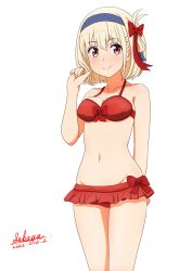 Rule 34 | 1girl, bare arms, bare shoulders, bikini, blonde hair, blue hairband, blush, bow, breasts, cleavage, closed mouth, collarbone, dated, groin, hair between eyes, hair bow, hairband, hand up, looking at viewer, lycoris recoil, medium breasts, navel, nishikigi chisato, red bikini, red bow, red eyes, sakayaya, signature, simple background, smile, solo, swimsuit, white background