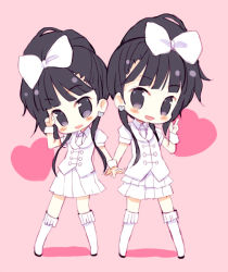 Rule 34 | 2girls, blush, bow, full body, hair bow, heart, ishihara kaori, meito (maze), multiple girls, ogura yui (voice actress), original, pink background, siblings, skirt, thighhighs, twins, voice actor