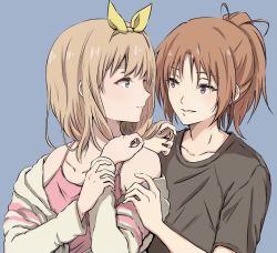 Rule 34 | 2girls, bare shoulders, black shirt, blonde hair, blue background, brown hair, camisole, closed mouth, collarbone, curryisfriend, green eyes, hair ribbon, hand on another&#039;s arm, hand up, hibike! euphonium, long hair, long sleeves, looking at another, looking back, multiple girls, nakagawa natsuki, parted lips, pink camisole, ponytail, purple eyes, ribbon, shirt, short sleeves, simple background, smile, spaghetti strap, sweater, t-shirt, white sweater, yellow ribbon, yoshikawa yuuko