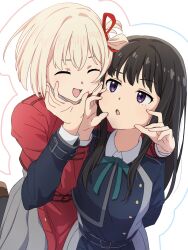 2girls black_hair blonde_hair highres inoue_takina lycoris_recoil mochi_(znkn4524) multiple_girls nishikigi_chisato purple_eyes smile