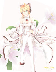 Rule 34 | 1girl, ahoge, arm support, artist name, artoria pendragon (fate), bare shoulders, black bow, black footwear, bow, breasts, character name, cleavage, detached collar, fate/unlimited codes, fate (series), flower, gloves, green eyes, hair bow, hair ornament, hand on own knee, legs together, lily (flower), looking at viewer, saber lily, small breasts, smile, solo, thighhighs, thighs, white gloves, wkna (670139982)