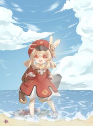 Rule 34 | 1girl, :d, ahoge, backpack, bag, barefoot, beach, bloomers, blue sky, brown gloves, brown scarf, cabbie hat, cloud, cloudy sky, clover print, coat, commentary request, full body, genshin impact, gloves, hair between eyes, hat, hat feather, hat ornament, highres, horizon, in water, ji mo ming di, klee (genshin impact), light brown hair, long hair, looking at viewer, low twintails, no shoes, ocean, open mouth, orange eyes, pocket, pointy ears, randoseru, red coat, red hat, scarf, sidelocks, sky, smile, solo, starfish, twintails, underwear, wading