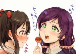 Rule 34 | 2girls, black hair, blush, bow, embarrassed, feeding, food, green eyes, hair bow, hayashi kewi, long hair, love live!, love live! school idol project, low twintails, multiple girls, open mouth, purple hair, red eyes, scrunchie, simple background, suito, takoyaki, tojo nozomi, translation request, twintails, white background, yazawa nico