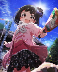 Rule 34 | 10s, 1girl, :d, black hair, blue sky, bow, brown eyes, cloud, day, facepaint, hagoita, hair bow, hanetsuki, idolmaster, idolmaster million live!, lens flare, looking at viewer, nakatani iku, official art, one side up, open mouth, paddle, short hair, sky, smile, solo, sun