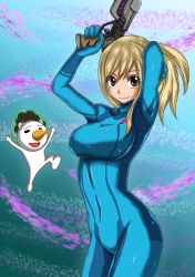 Rule 34 | 1girl, armpits, arms up, blonde hair, breasts, brown eyes, cosplay, fairy tail, fenrox, gun, lucy heartfilia, metroid (creature), plue, ponytail, samus aran (cosplay), smile, weapon, zero suit