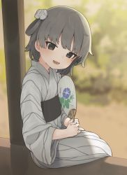 Rule 34 | 1girl, :d, alternate costume, blurry, blurry background, blush, brown eyes, brown hair, commentary request, day, depth of field, fang, flower, grey kimono, hair flower, hair ornament, hair rings, hand fan, hatoba tsugu, head tilt, highres, holding, holding fan, japanese clothes, kimono, looking at viewer, mole, mole under eye, no headwear, obi, open mouth, outdoors, paper fan, rose, sash, seramikku, sitting, smile, solo, striped clothes, striped kimono, uchiwa, veranda, vertical-striped clothes, vertical-striped kimono, virtual youtuber, white flower, white rose, yukata