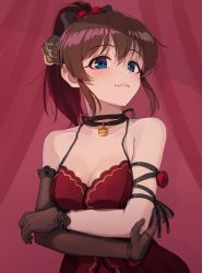 Rule 34 | 1girl, asymmetrical gloves, black bow, black gloves, blue eyes, bow, brown hair, cleats, closed mouth, commentary, crossed arms, dress, elbow gloves, gloves, hair bow, high ponytail, idolmaster, idolmaster million live!, jewelry, kamille (vcx68), looking at viewer, medium hair, necklace, ponytail, red background, red dress, satake minako, sidelocks, smile, solo, spaghetti strap, uneven gloves, upper body