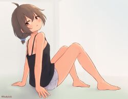 Rule 34 | 1girl, ahoge, arm support, artist name, barefoot, black camisole, blush, breasts, brown hair, camisole, centi mnkt, commentary request, denim, denim shorts, highres, looking at viewer, open mouth, original, partial commentary, ponytail, red eyes, short ponytail, shorts, sidelocks, simple background, sitting, sketch background, small breasts, solo, tan, twitter username