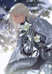 1boy alternate_costume armor artist_name blurry blurry_background cape curly_hair ensemble_stars! feet_out_of_frame flower from_side gauntlets glint grey_cape grey_hair highres holding holding_flower kneeling lily_(flower) long_hair male_focus parted_lips ran_nagisa red_eyes rrr_(reason) snow snowing solo twitter_username white_flower