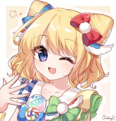 Rule 34 | 1girl, ;d, absurdres, blonde hair, blue bow, blue eyes, blush, bow, brown background, collarbone, cone hair bun, hair bow, hair bun, hand up, highres, looking at viewer, minami mirei, one eye closed, open mouth, pretty series, pripara, pudding (skymint 028), red bow, signature, smile, solo, star (symbol), upper body
