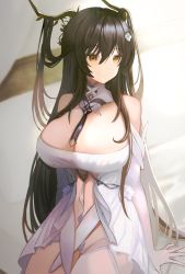 1girl azur_lane bad_id bad_pixiv_id bare_shoulders black_hair breasts cleavage detached_collar dress hair_between_eyes hair_ornament highres huge_breasts indomitable_(azur_lane) long_hair looking_away looking_to_the_side on_bed shibaebi_(yasaip_game) sitting solo very_long_hair white_dress yellow_eyes