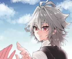 Rule 34 | 1boy, 1other, ahoge, black vest, cloud, cloudy sky, eyelashes, fate/apocrypha, fate (series), feet out of frame, grey hair, hair between eyes, hand up, haoro, light blush, light smile, male focus, medium hair, reaching, red eyes, shirt, sieg (fate), sky, smile, vest, white shirt