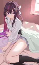 1girl ascot azki_(4th_costume)_(hololive) azki_(hololive) bed_sheet black_hair black_socks blush closed_mouth commentary_request hair_ornament highres hololive long_hair looking_at_viewer multicolored_hair on_bed oniku_(o29sukizero) pink_hair purple_eyes shirt smile socks solo streaked_hair virtual_youtuber white_ascot white_hair white_shirt