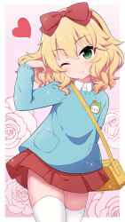 Rule 34 | 1girl, arm behind back, blonde hair, blush, border, bow, collared shirt, commentary request, cowboy shot, double-parted bangs, flat chest, floral background, green eyes, hair between eyes, hair bow, hairband, hand in own hair, heart, highres, idolmaster, idolmaster cinderella girls, kindergarten uniform, looking at viewer, medium hair, name tag, one eye closed, outside border, pink background, pleated skirt, red bow, red hairband, rose background, sakurai momoka, shirt, skirt, smile, smock, solo, standing, thighhighs, white border, white shirt, white thighhighs, yuuma (skirthike)