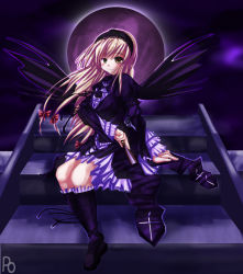 Rule 34 | 00s, 1girl, alternate eye color, alternate hair color, black dress, black wings, blonde hair, boots, bow, folded fan, dress, hand fan, floating hair, folding fan, frilled sleeves, frills, full body, full moon, hair bow, hairband, knee boots, bridal garter, lolita hairband, long sleeves, looking at viewer, moon, red bow, rozen maiden, sitting, smile, solo, stairs, suigintou, wind, wings, yellow eyes