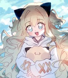 Rule 34 | 1girl, :d, blonde hair, blue eyes, blue sky, blush stickers, cloud, cloudy sky, collared shirt, day, fang, full body, grey shirt, hair between eyes, hair intakes, headgear, hood, hood down, hoodie, long sleeves, mechuragi, multicolored hair, hugging object, open mouth, outdoors, puffy long sleeves, puffy sleeves, seeu, shirt, sky, sleeves past wrists, smile, solo, two-tone hair, upper body, vocaloid, white hoodie