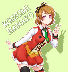 Rule 34 | 1girl, bad id, bad pixiv id, black bow, black thighhighs, blush, bow, breasts, brown hair, character name, closed mouth, cowboy shot, double v, earrings, green background, green necktie, hair bow, hair ribbon, jewelry, koizumi hanayo, leaning forward, looking at viewer, love live!, love live! school idol project, medium breasts, necktie, purple eyes, ribbon, riizu (fall nocturne), short hair, smile, solo, spade (shape), spade earrings, standing, sunny day song, thighhighs, v, zettai ryouiki