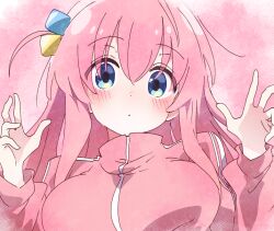 Rule 34 | 1girl, blue eyes, blush, bocchi the rock!, breasts, closed mouth, cube hair ornament, gotoh hitori, hair between eyes, hair ornament, ixy, jacket, large breasts, long hair, long sleeves, one side up, pink hair, pink jacket, solo, track jacket, upper body
