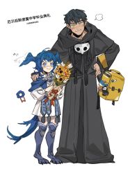 Rule 34 | 1boy, 1girl, backpack, bag, bag charm, bird girl, bird legs, bird tail, bird wings, black capelet, black hair, black robe, blue capelet, blue eyes, blue gemstone, blue hair, blush, bouquet, brooch, capelet, charm (object), child, chinese text, collared dress, dress, father and daughter, feathered wings, final fantasy, final fantasy xiv, flapping, flower, full body, gem, green eyes, hand on another&#039;s shoulder, hand on own hip, happy, head wings, height difference, hermes (ff14), highres, holding, holding bouquet, hood, hood down, hooded capelet, jewelry, lenereco, looking at viewer, mask, mask around neck, meteion, monster girl, motion lines, no pupils, no sclera, randoseru, robe, sash, short hair, simple background, smile, standing, sticker, tail, talons, tassel, translated, unworn backpack, unworn bag, unworn mask, white background, white dress, wings